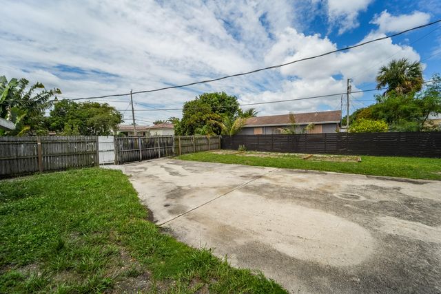 1007 Charles Street, West Palm Beach, FL 33401