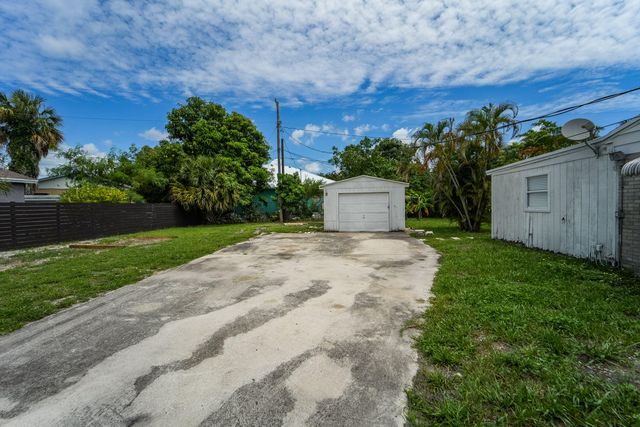1007 Charles Street, West Palm Beach, FL 33401