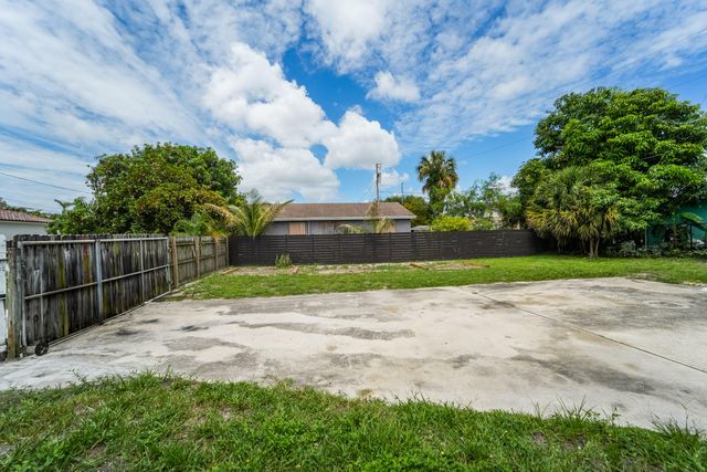 1007 Charles Street, West Palm Beach, FL 33401
