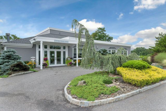 290 W Midland Pond Court 290, Moriches, NY 11955