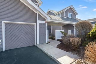 290 W Midland Pond Court 290, Moriches, NY 11955