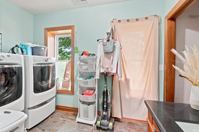 4176 E 400 Road, Huntington, IN 46750