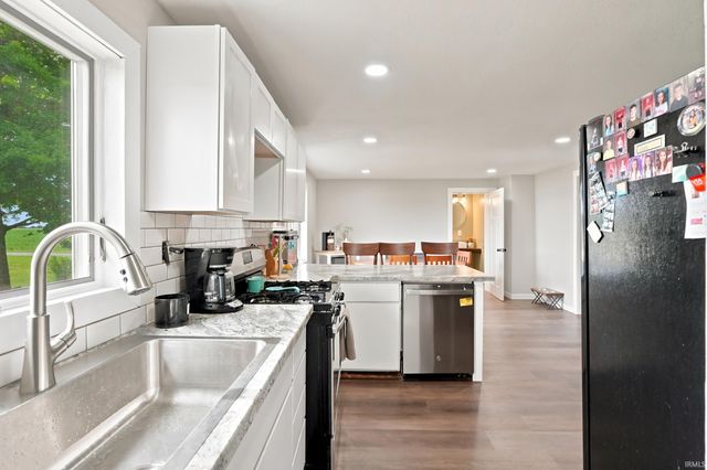 4176 E 400 Road, Huntington, IN 46750