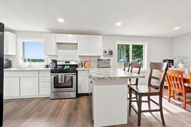 4176 E 400 Road, Huntington, IN 46750