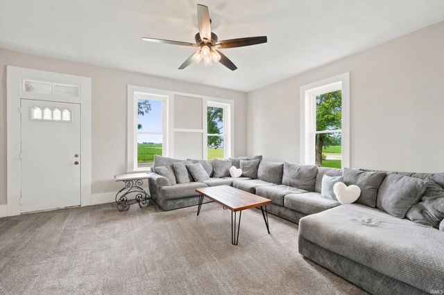 4176 E 400 Road, Huntington, IN 46750