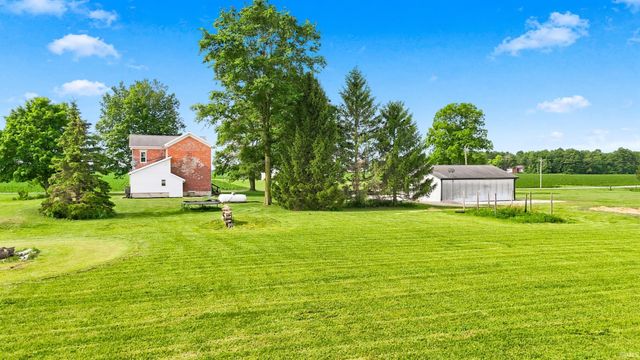 4176 E 400 Road, Huntington, IN 46750