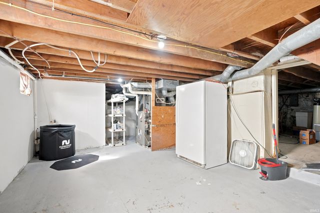 4176 E 400 Road, Huntington, IN 46750