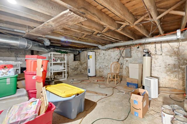 4176 E 400 Road, Huntington, IN 46750