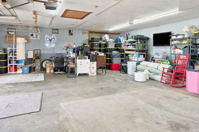 4176 E 400 Road, Huntington, IN 46750