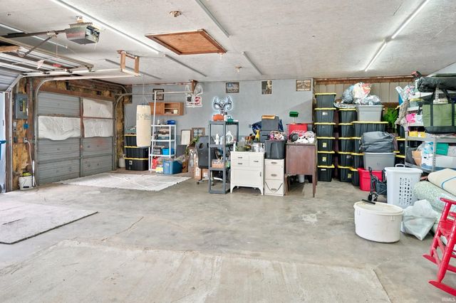 4176 E 400 Road, Huntington, IN 46750