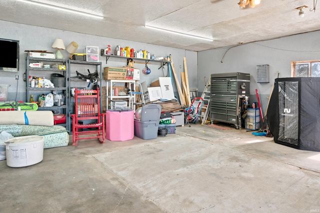 4176 E 400 Road, Huntington, IN 46750