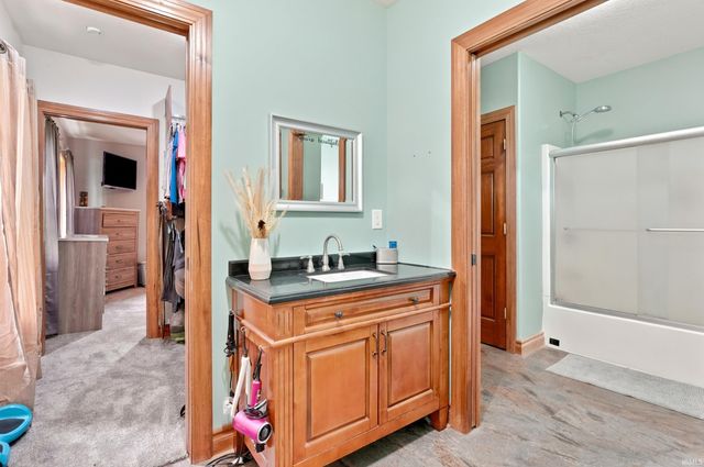4176 E 400 Road, Huntington, IN 46750