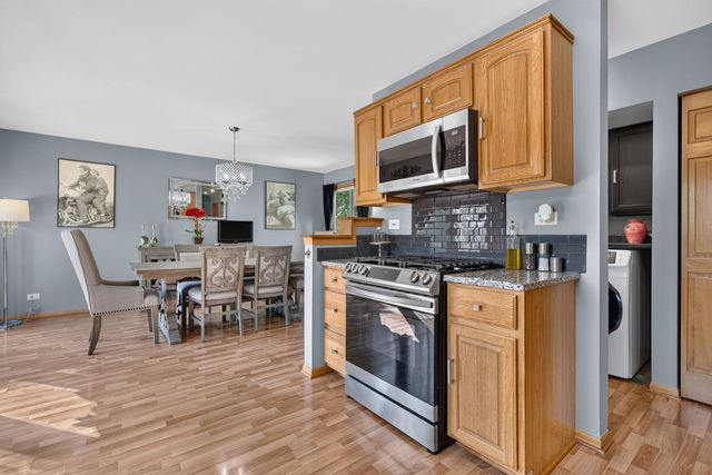 312 Badger Court, Oswego, IL 60543