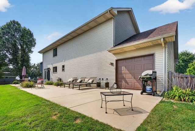 312 Badger Court, Oswego, IL 60543