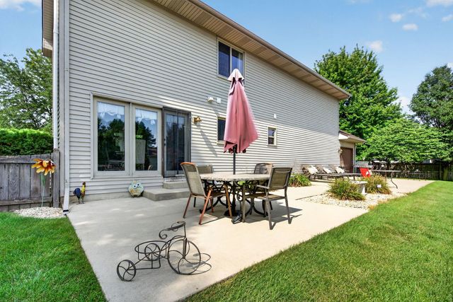 312 Badger Court, Oswego, IL 60543