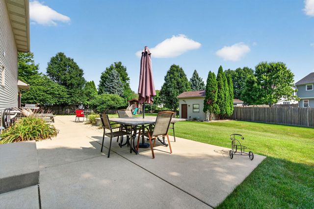 312 Badger Court, Oswego, IL 60543
