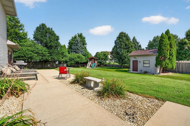 312 Badger Court, Oswego, IL 60543
