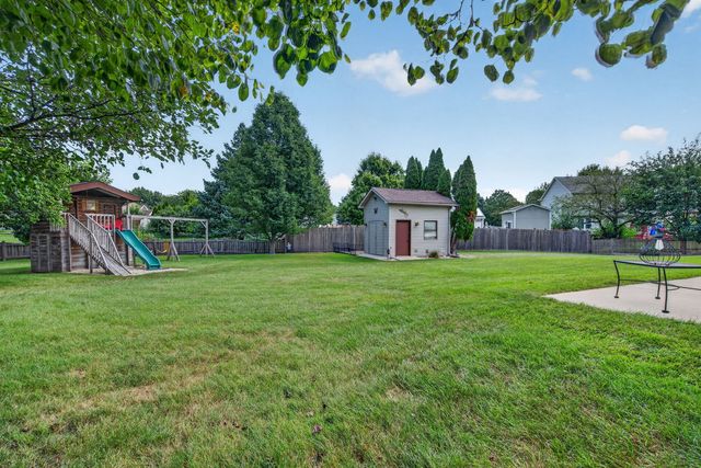 312 Badger Court, Oswego, IL 60543