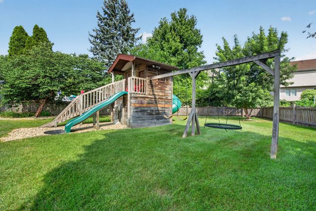 312 Badger Court, Oswego, IL 60543