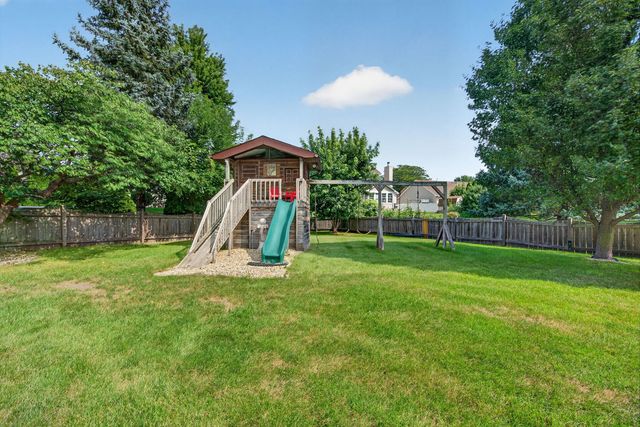 312 Badger Court, Oswego, IL 60543