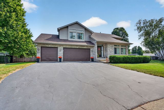 312 Badger Court, Oswego, IL 60543