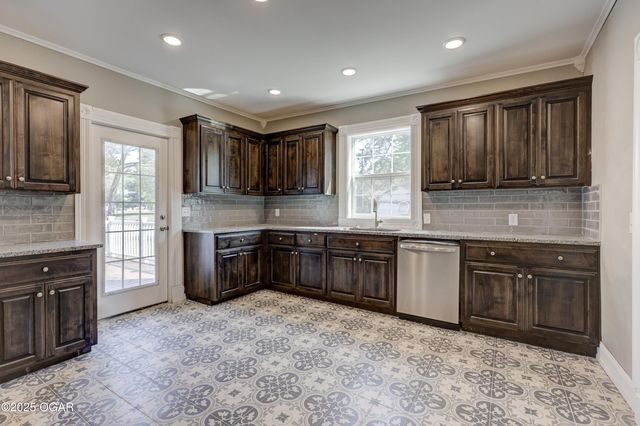 1112 S Garrison Avenue, Carthage, MO 64836