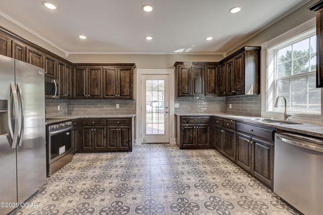 1112 S Garrison Avenue, Carthage, MO 64836