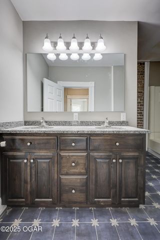 1112 S Garrison Avenue, Carthage, MO 64836