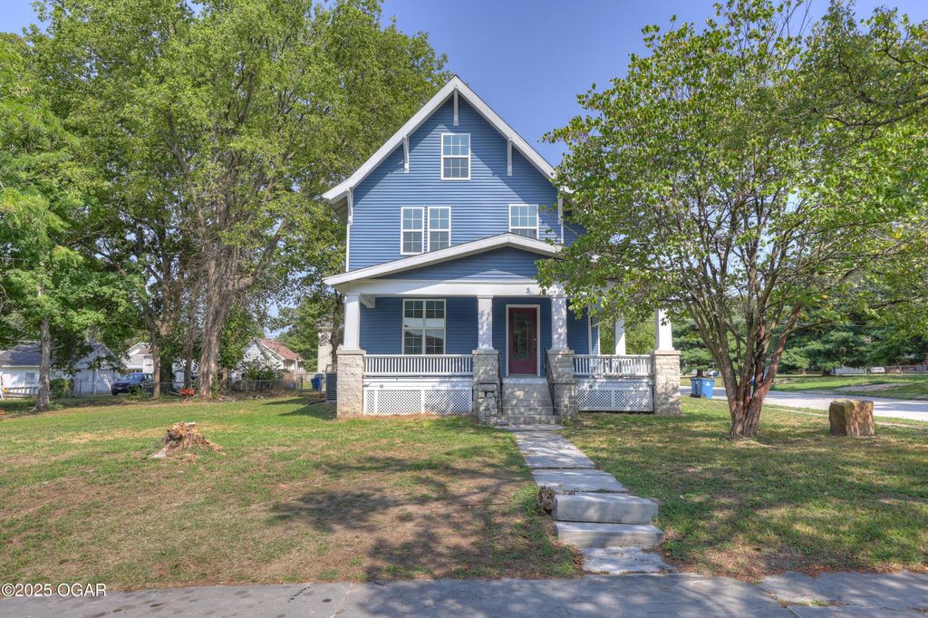 1112 S Garrison Avenue, Carthage, MO 64836