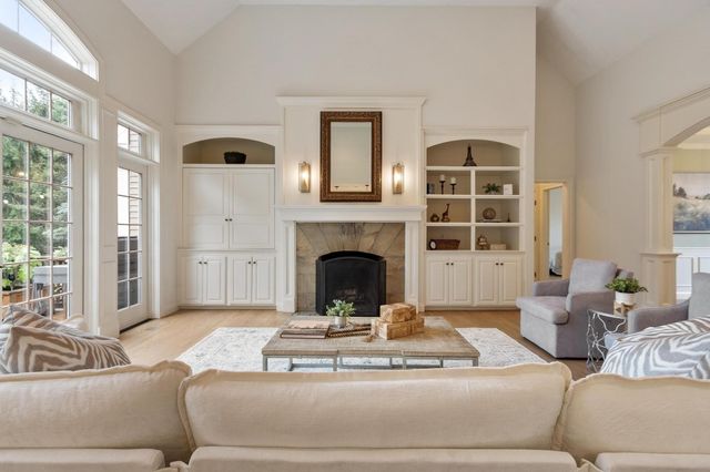6 Watkins Ln, Southborough, MA 01772