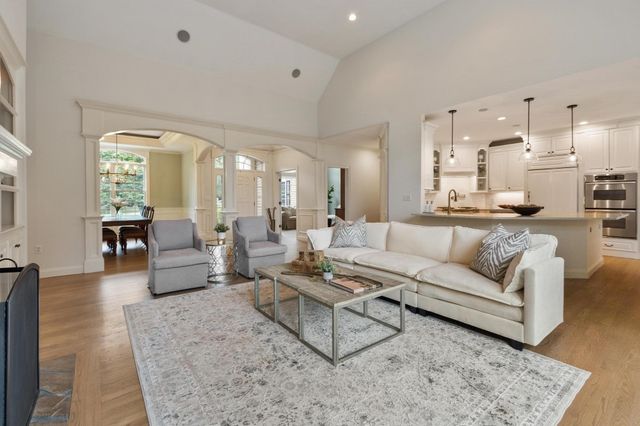 6 Watkins Ln, Southborough, MA 01772