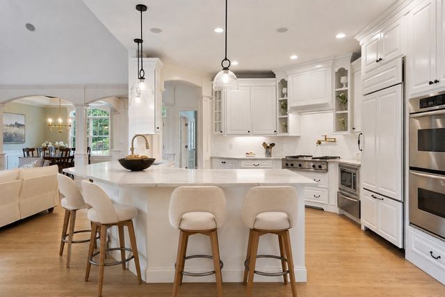 6 Watkins Ln, Southborough, MA 01772