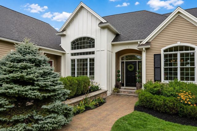 6 Watkins Ln, Southborough, MA 01772