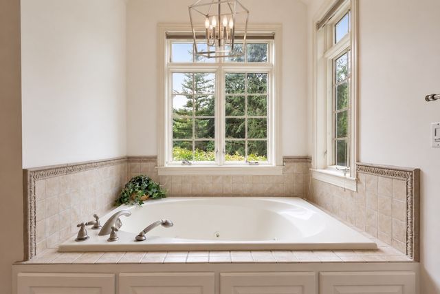 6 Watkins Ln, Southborough, MA 01772