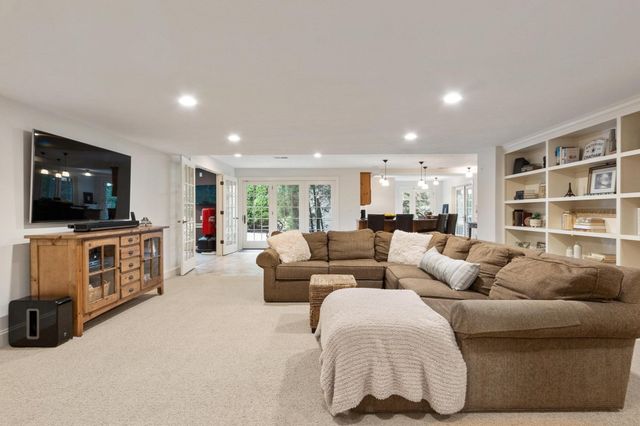 6 Watkins Ln, Southborough, MA 01772