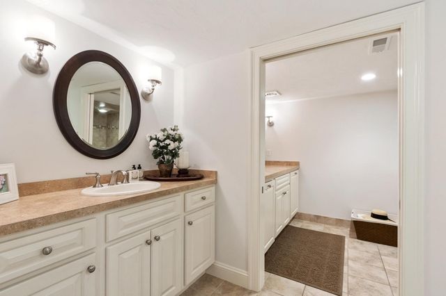 6 Watkins Ln, Southborough, MA 01772