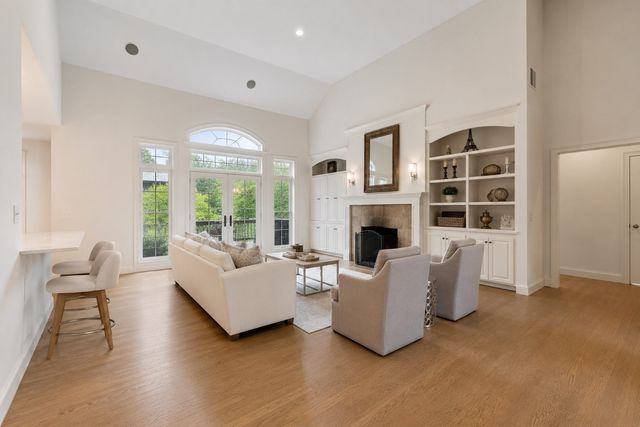 6 Watkins Ln, Southborough, MA 01772