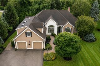 6 Watkins Ln, Southborough, MA 01772