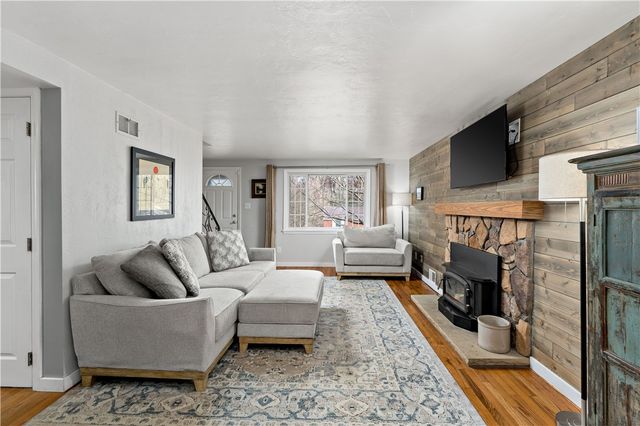 5318 Spring Valley Dr, Whitehall, PA 15236