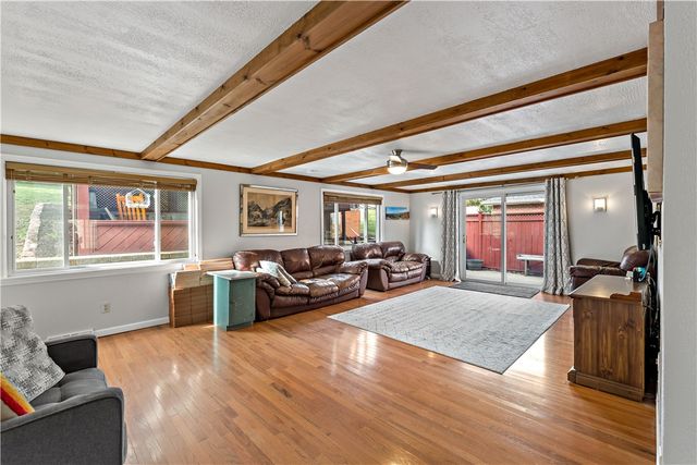 5318 Spring Valley Dr, Whitehall, PA 15236