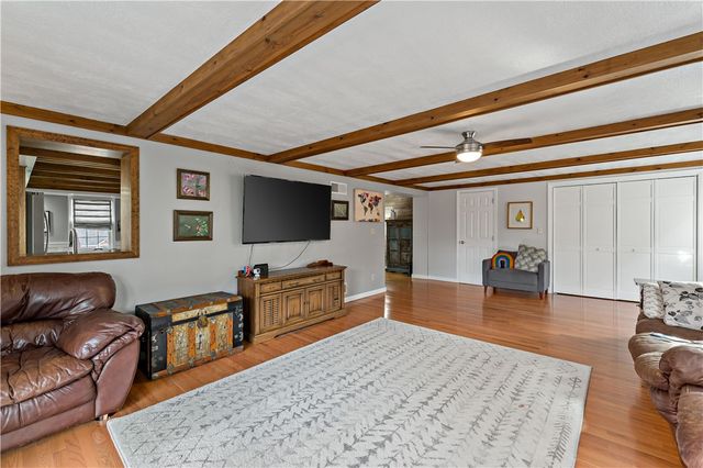 5318 Spring Valley Dr, Whitehall, PA 15236