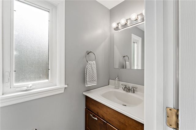 5318 Spring Valley Dr, Whitehall, PA 15236