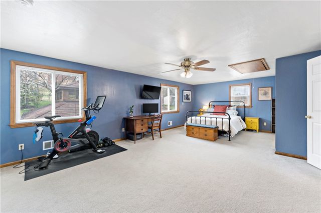 5318 Spring Valley Dr, Whitehall, PA 15236