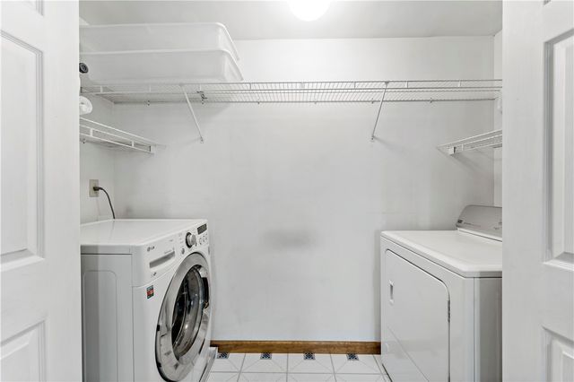 5318 Spring Valley Dr, Whitehall, PA 15236