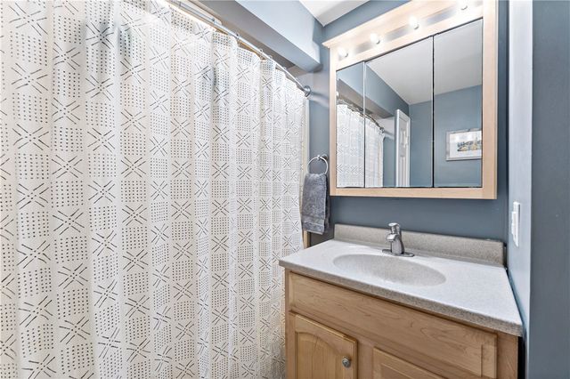 5318 Spring Valley Dr, Whitehall, PA 15236