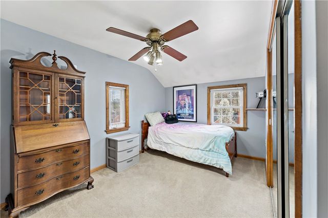 5318 Spring Valley Dr, Whitehall, PA 15236