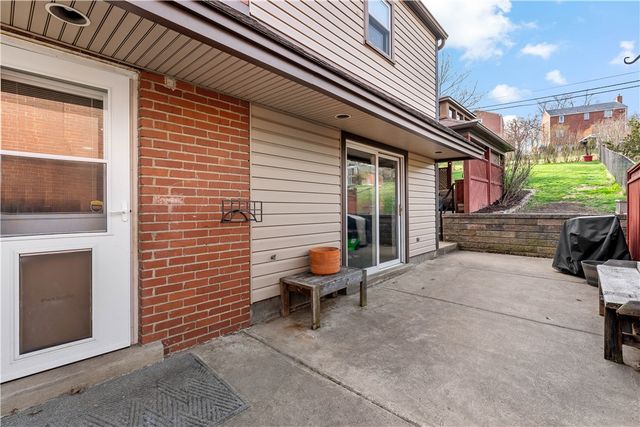 5318 Spring Valley Dr, Whitehall, PA 15236