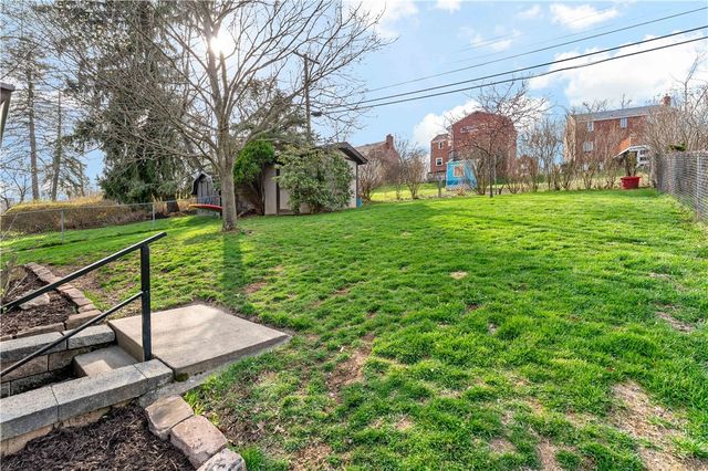 5318 Spring Valley Dr, Whitehall, PA 15236