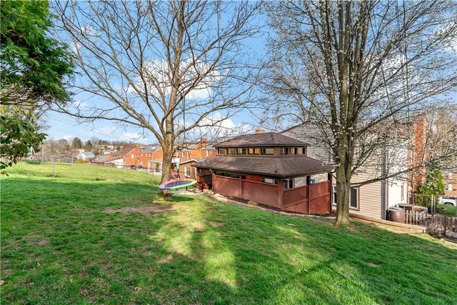 5318 Spring Valley Dr, Whitehall, PA 15236