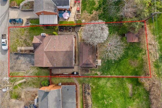 5318 Spring Valley Dr, Whitehall, PA 15236